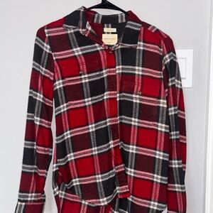 American Eagle Outfitters Red and Black Plaid Button-Down Shirt